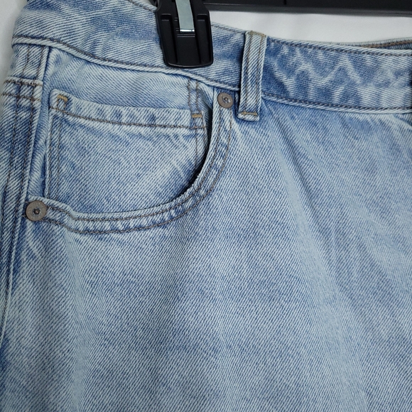 AMERICAN EAGLE Women's Strigid Mom Jeans Super High Rise Size 18 Short   (NWT) - Picture 4 of 16